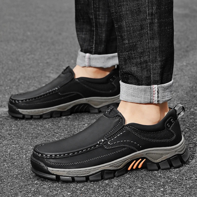 Mocasines de cuero de estilo Retro para hombre, zapatos informales cómodos, calzado transpirable para conducir, mocasines, calzado para viajes, escalar y acampar