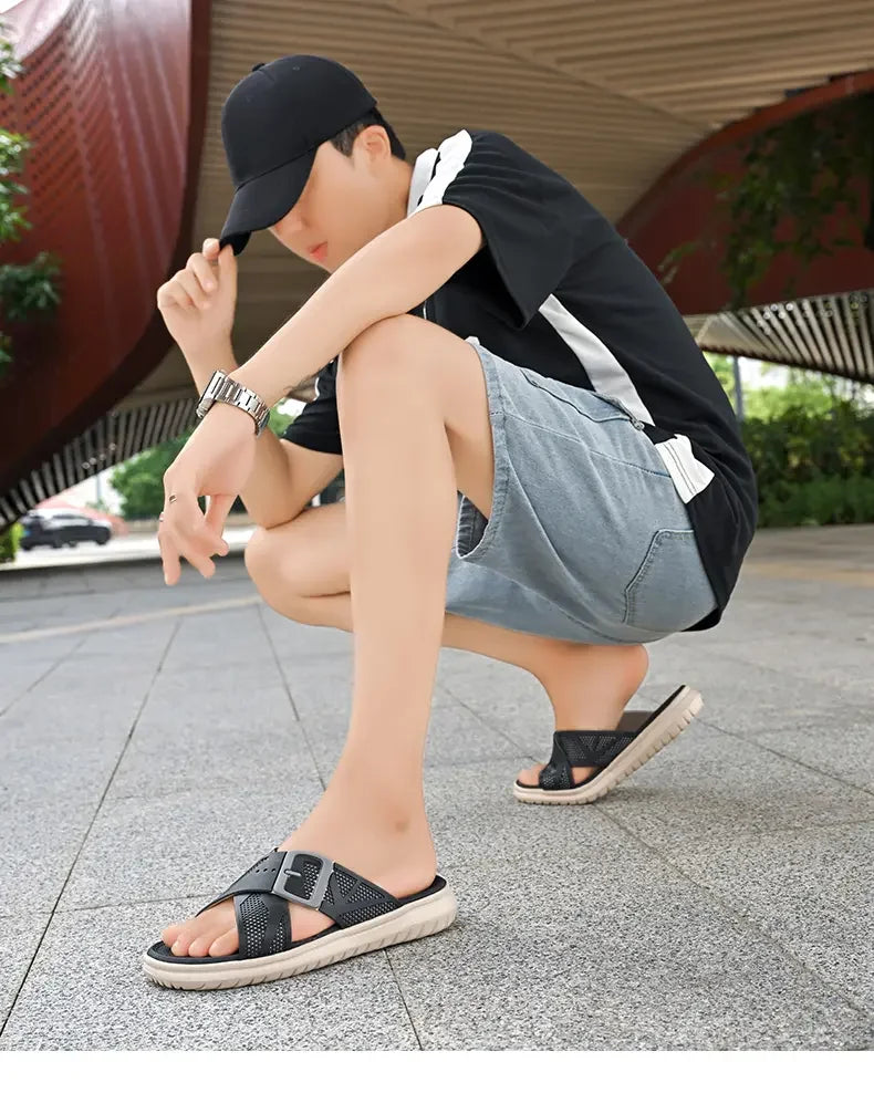 Chanclas transpirables de verano para hombre, zapatillas ligeras de secado rápido, cómodas chanclas para interiores y exteriores, zapatos de playa impermeables