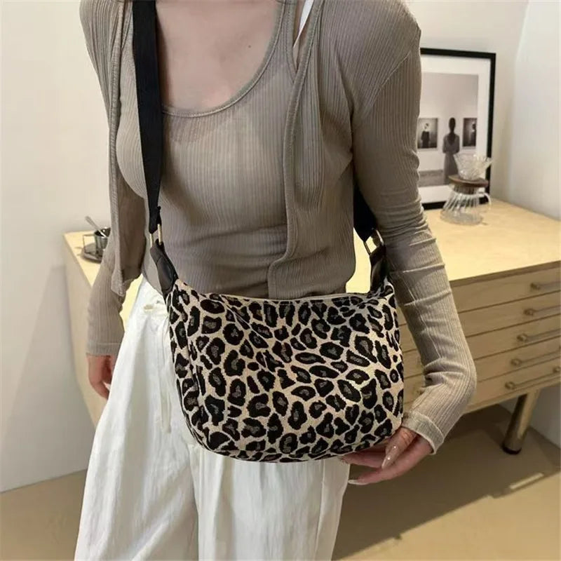 Bolso cruzado con estampado de leopardo para mujer, elegante bolso pequeño de nailon duradero con cómoda correa ancha para ir de compras, oficina, viajes