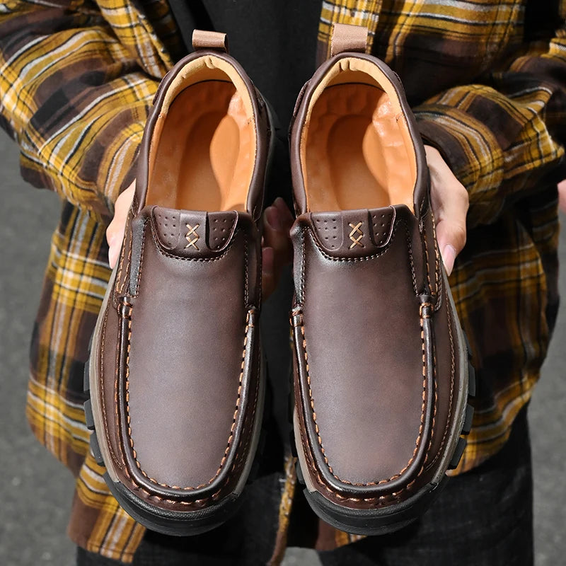 Mocasines de cuero de estilo Retro para hombre, zapatos informales cómodos, calzado transpirable para conducir, mocasines, calzado para viajes, escalar y acampar