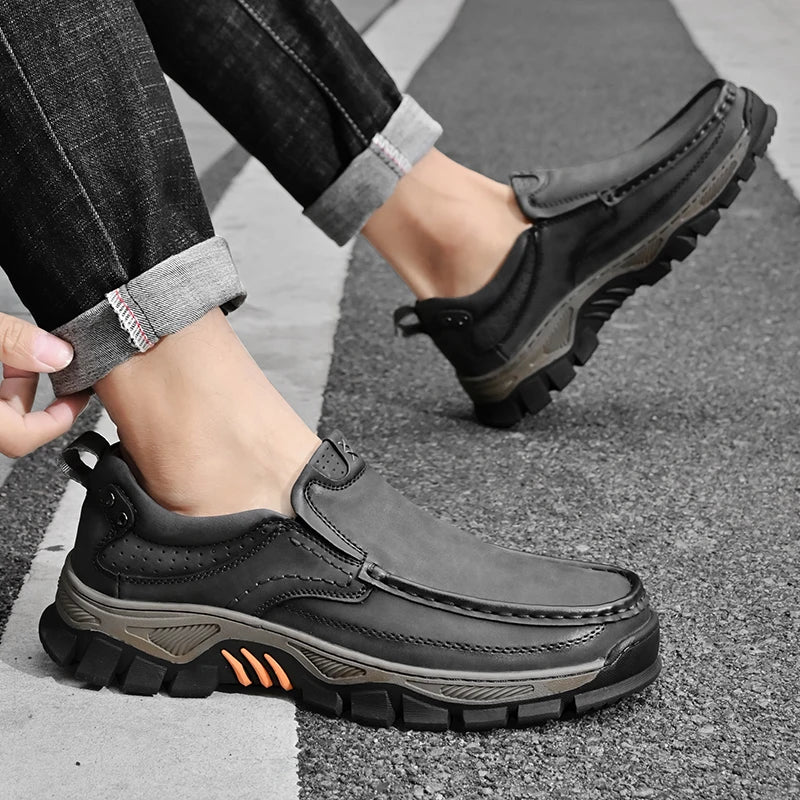 Mocasines de cuero de estilo Retro para hombre, zapatos informales cómodos, calzado transpirable para conducir, mocasines, calzado para viajes, escalar y acampar