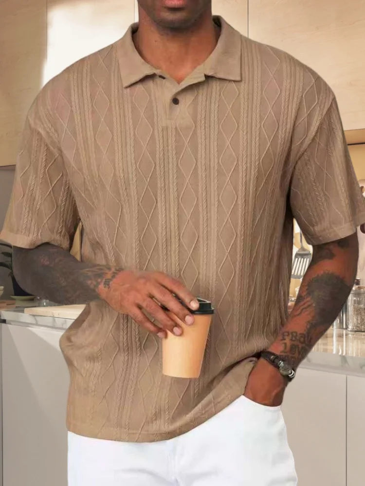 Polo de punto de textura holgada retro 2025 para hombre con solapa, moda informal de calle transpirable y cómoda de manga corta