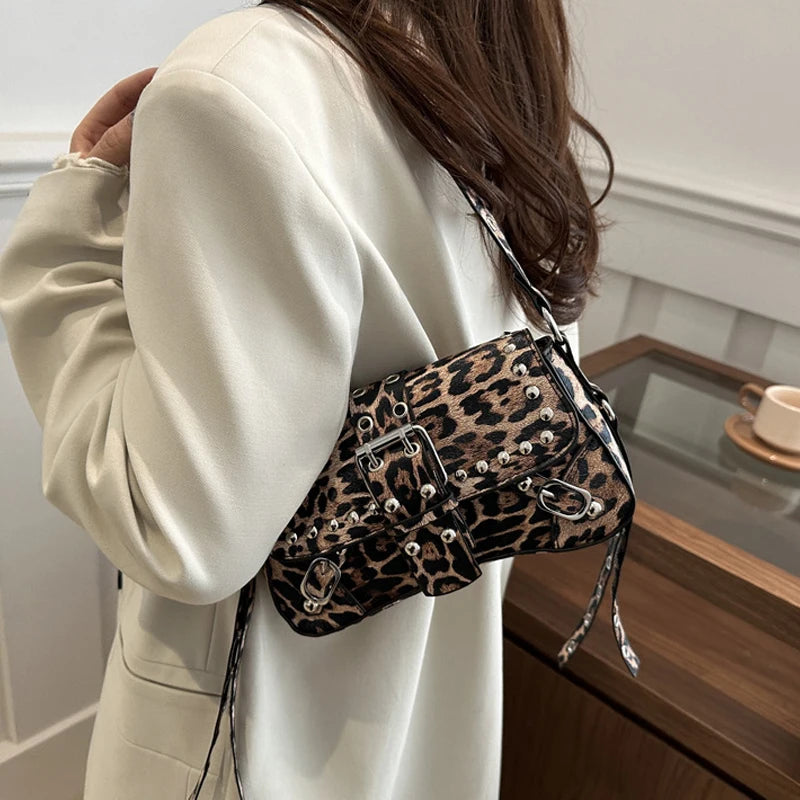 Bolso de hombro para mujer, estilo Punk, bolso de cuero PU, bolsos de moda Rock con remache, pequeño bolso de moda para axila